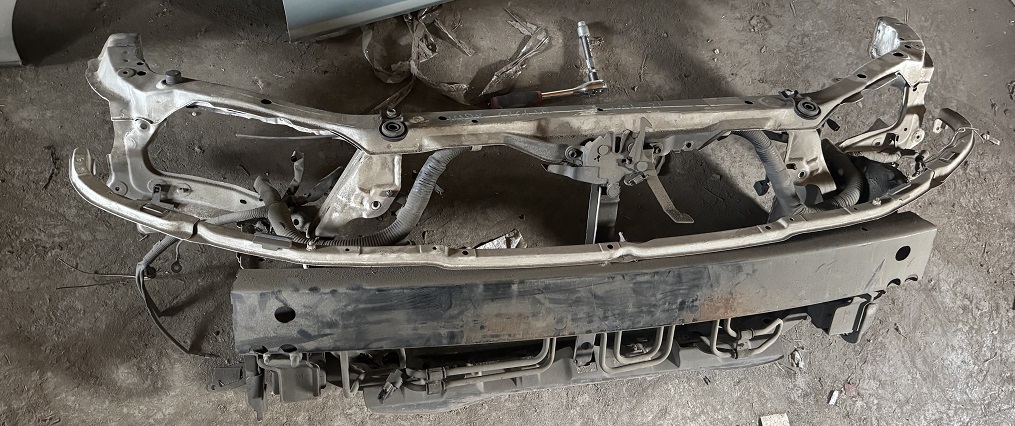 Рамка кузова TOY MARK QUALIS MCV21 (98) /+усил+планка+зам.кап/ [б/у] (телевизор)