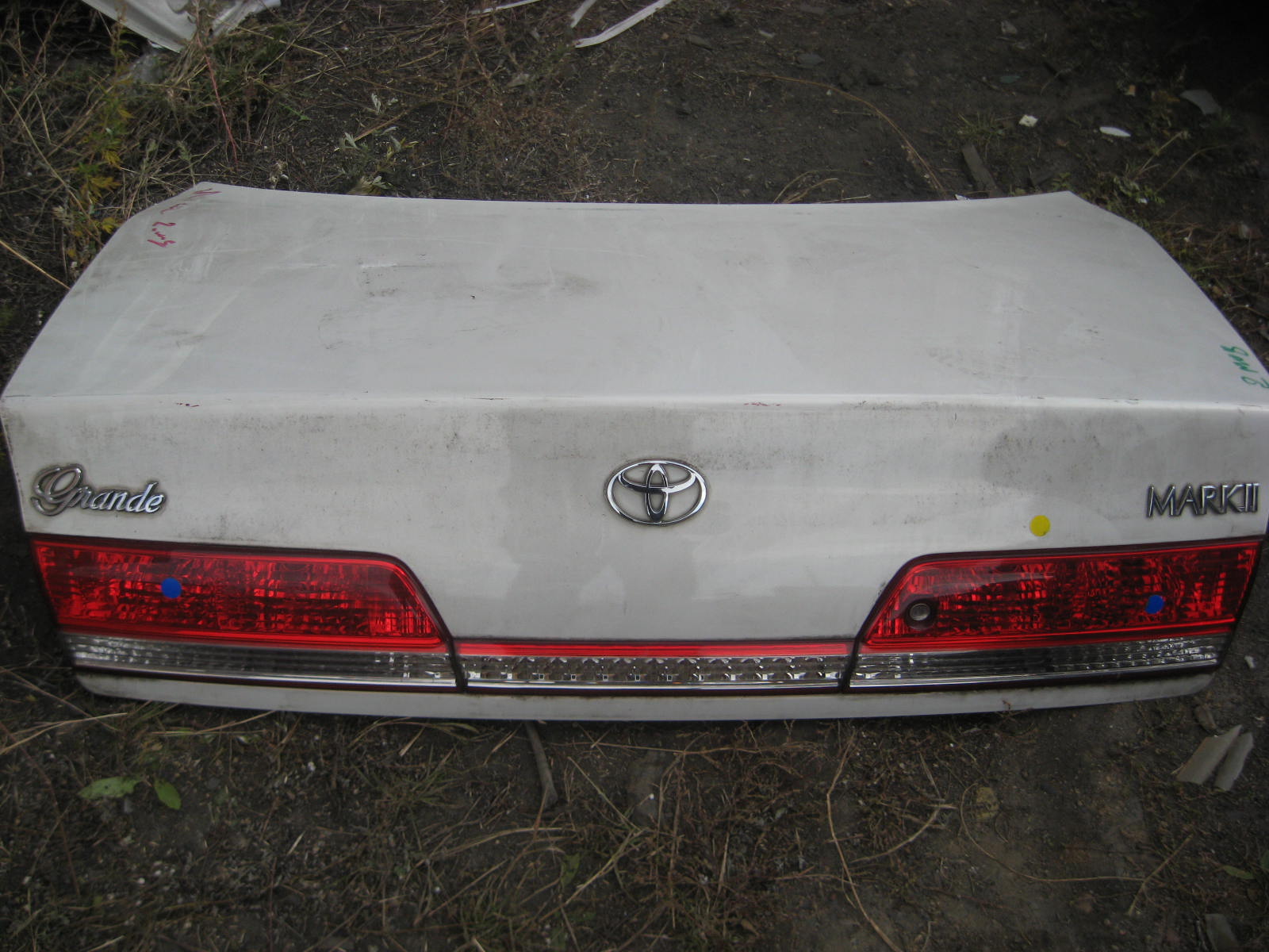 Крышка багажника TOY MARK 100 /белая/2модель  / [б/у] 22-281